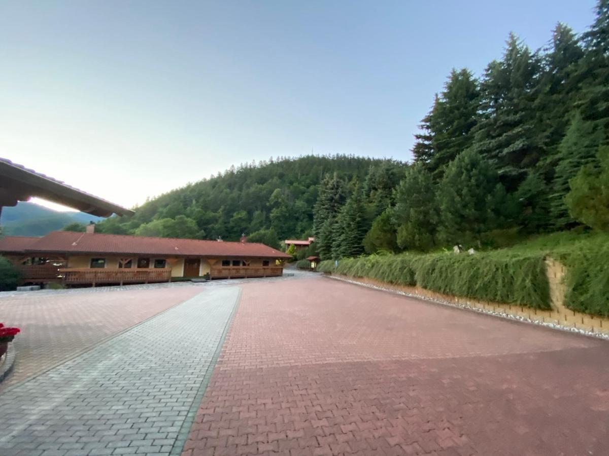 Selsky Dvur Perstejn Hotel Bagian luar foto