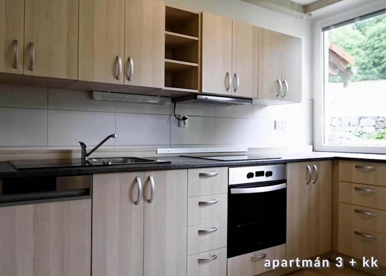 Selsky Dvur Perstejn Hotel Bagian luar foto