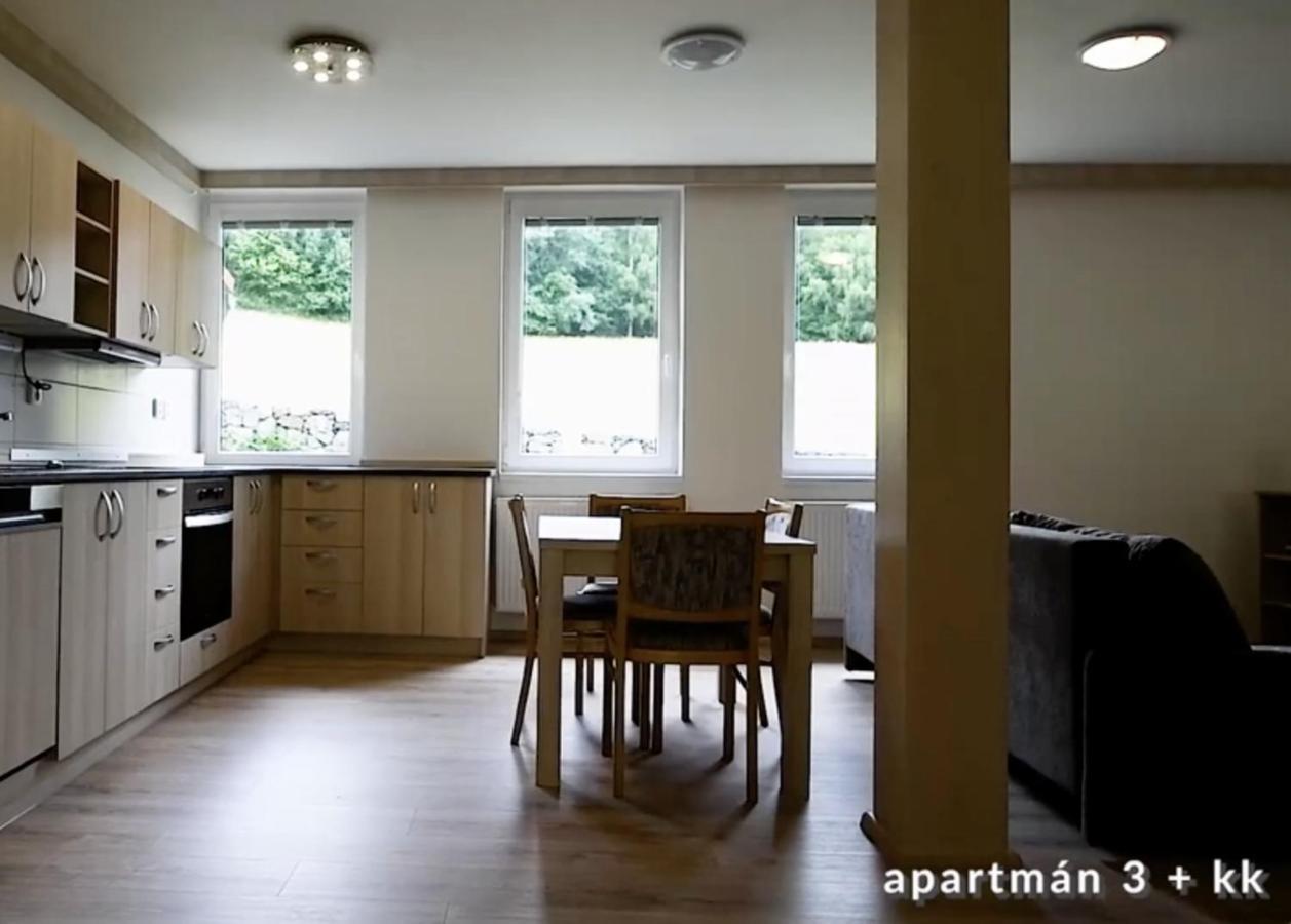 Selsky Dvur Perstejn Hotel Bagian luar foto