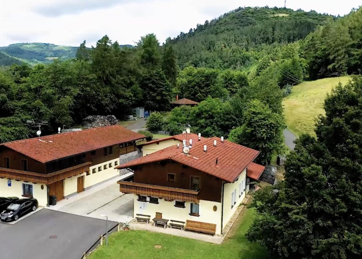 Selsky Dvur Perstejn Hotel Bagian luar foto