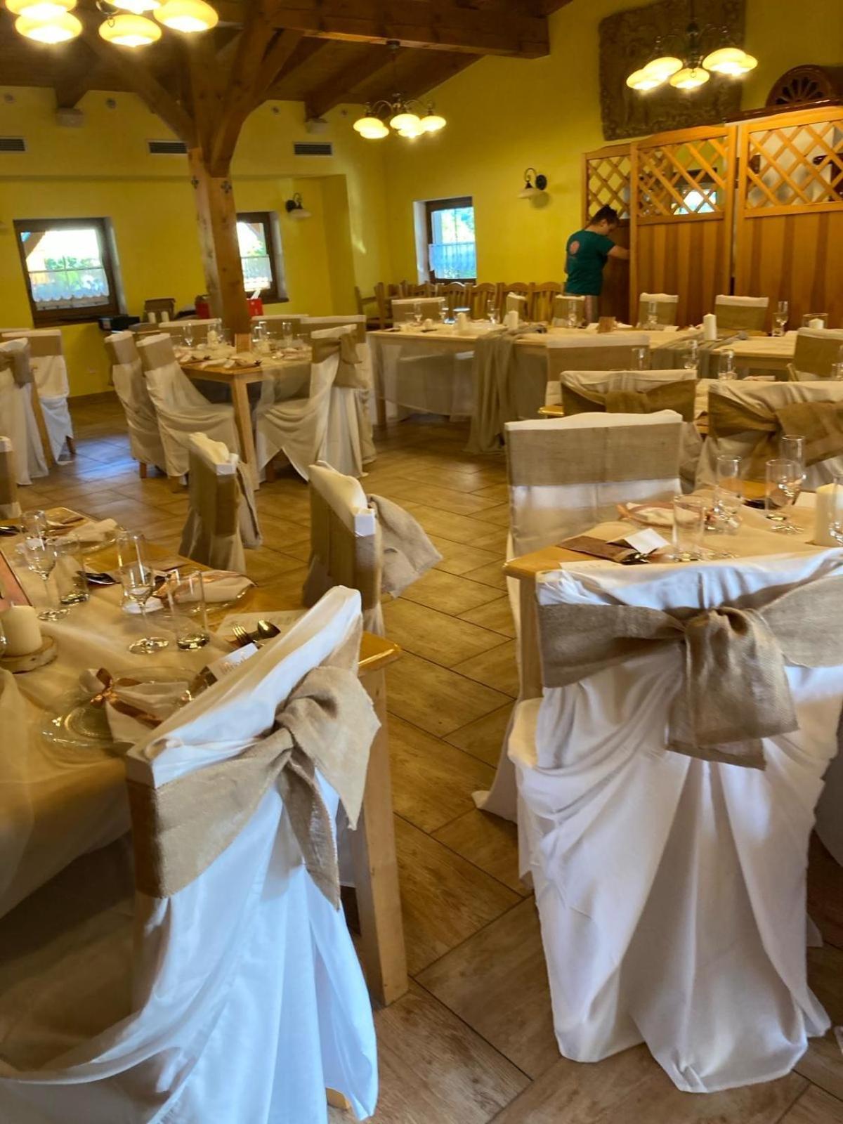 Selsky Dvur Perstejn Hotel Bagian luar foto