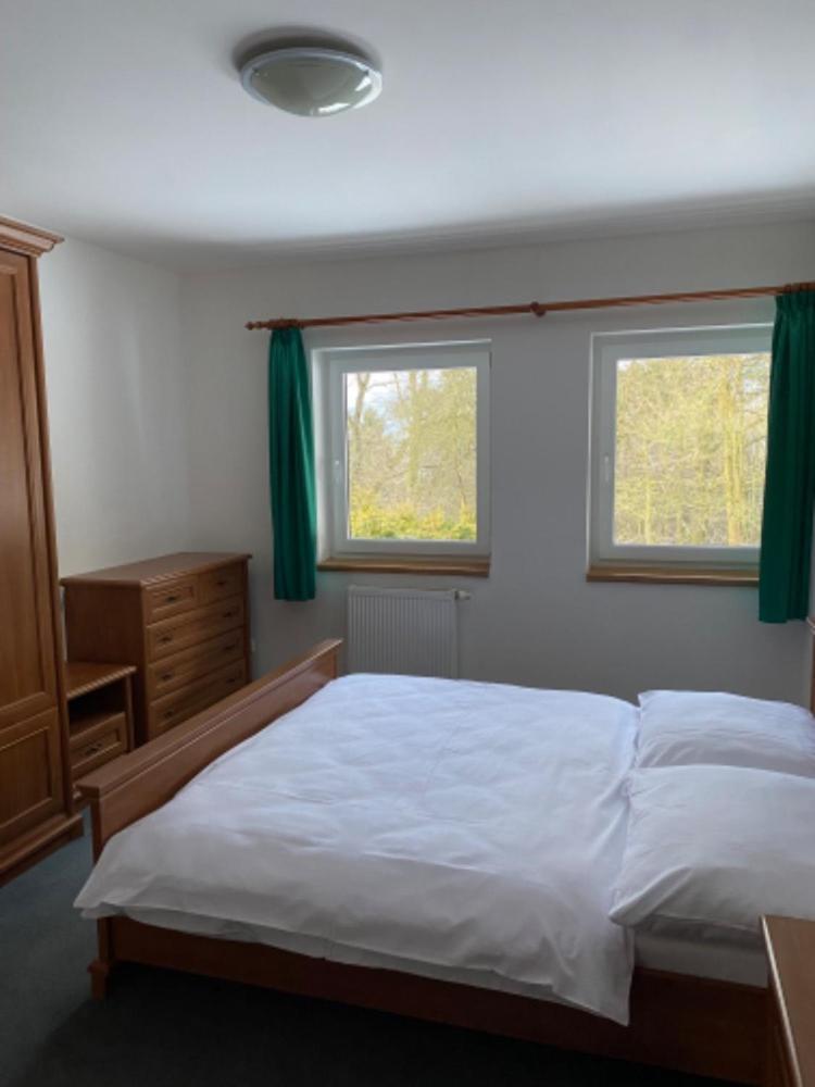 Selsky Dvur Perstejn Hotel Bagian luar foto