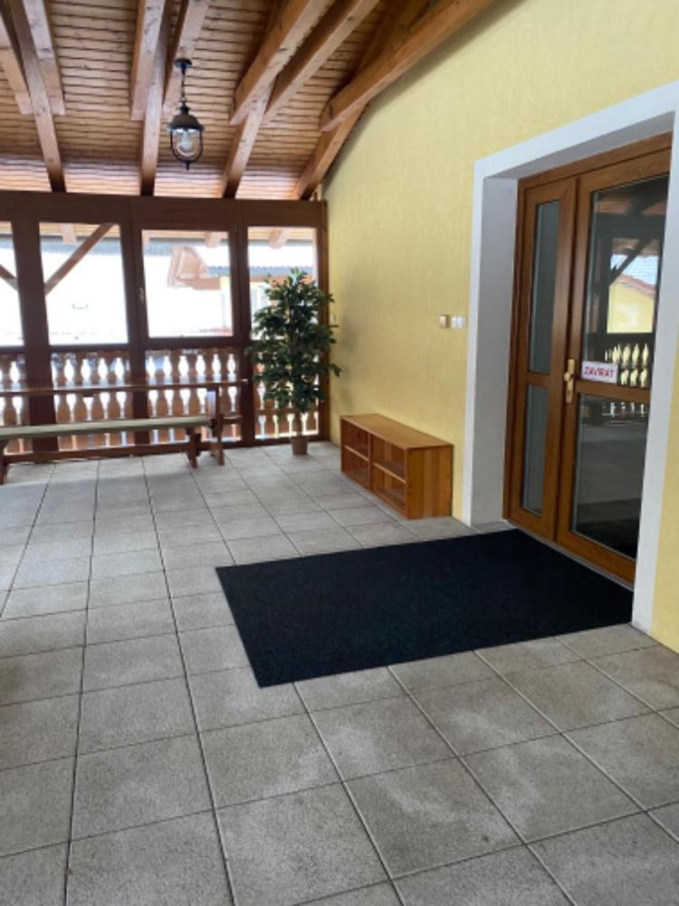 Selsky Dvur Perstejn Hotel Bagian luar foto