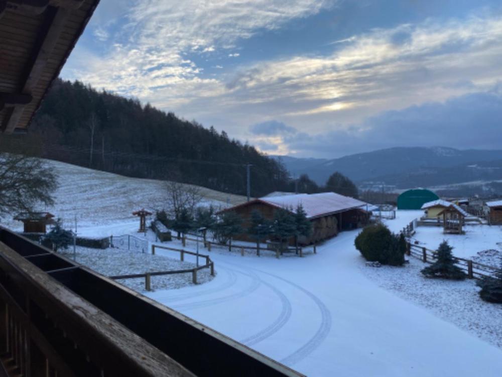 Selsky Dvur Perstejn Hotel Bagian luar foto